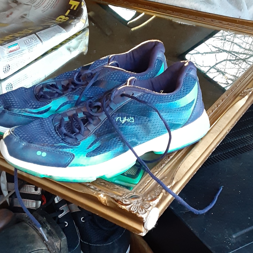 Shoes - Picture 3 of 6